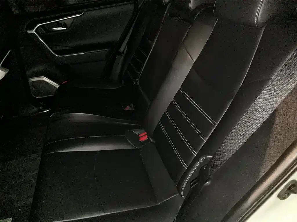 Toyota RAV4 Rongfang 2020 Hybrid 2.5L E-CVT AWD Flagship Edition фото 15