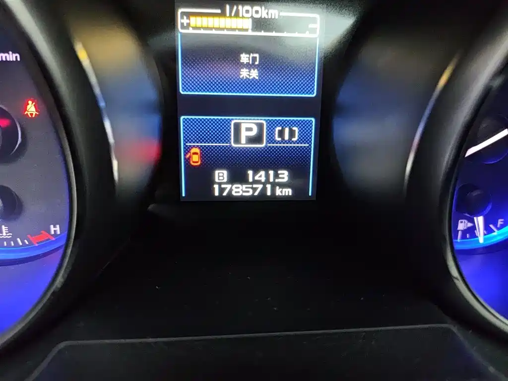 Subaru Outback 2015 2.5i Luxury Navigation Edition фото 5
