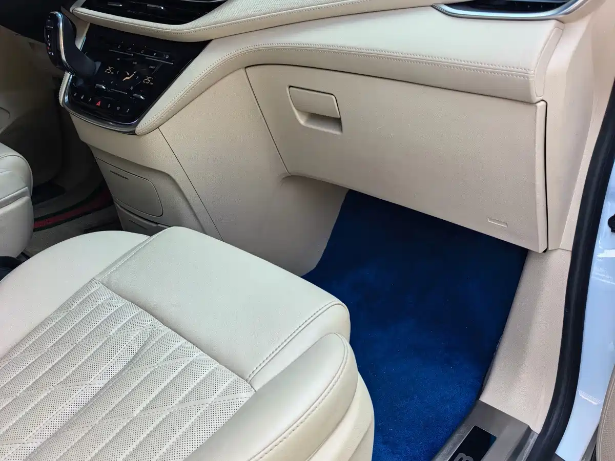 Photo 7 - Buick GL8