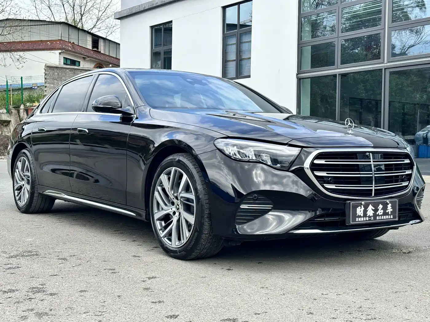 Mercedes-Benz E-Class 2025 E 300 L Fashion фото 3