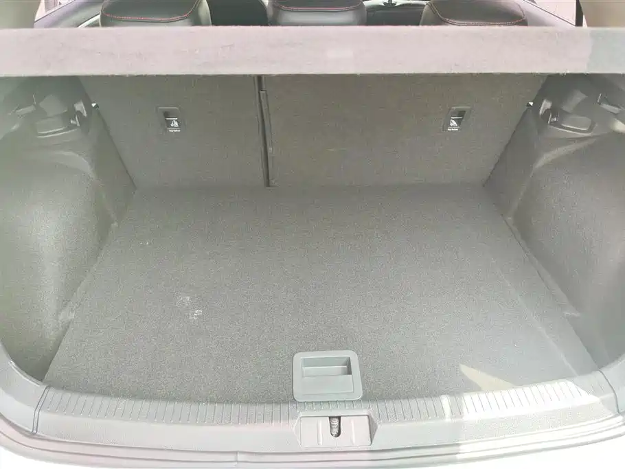 Volkswagen Golf 2017 1.6L Auto Comfort Millionth Edition фото 4