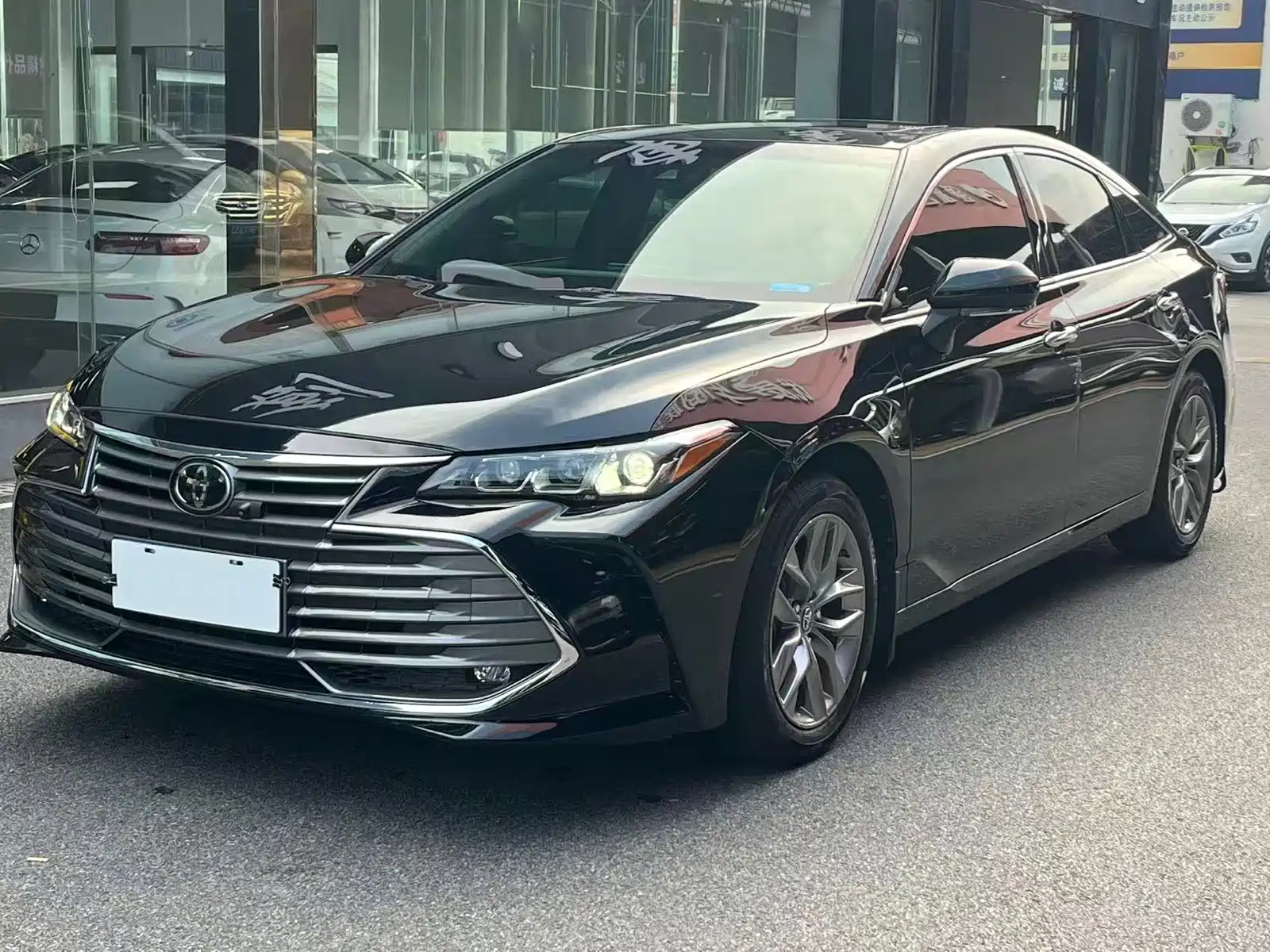 Фото 1 - Toyota Avalon
