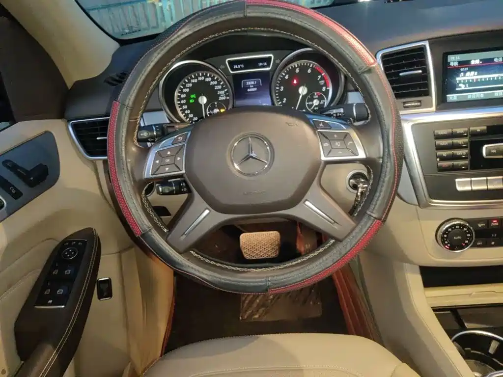 Mercedes-Benz M-Class 2015 ML 320 4MATIC фото 3