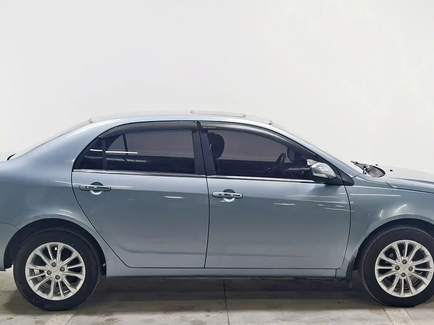 Фото 8 - Geely Vision