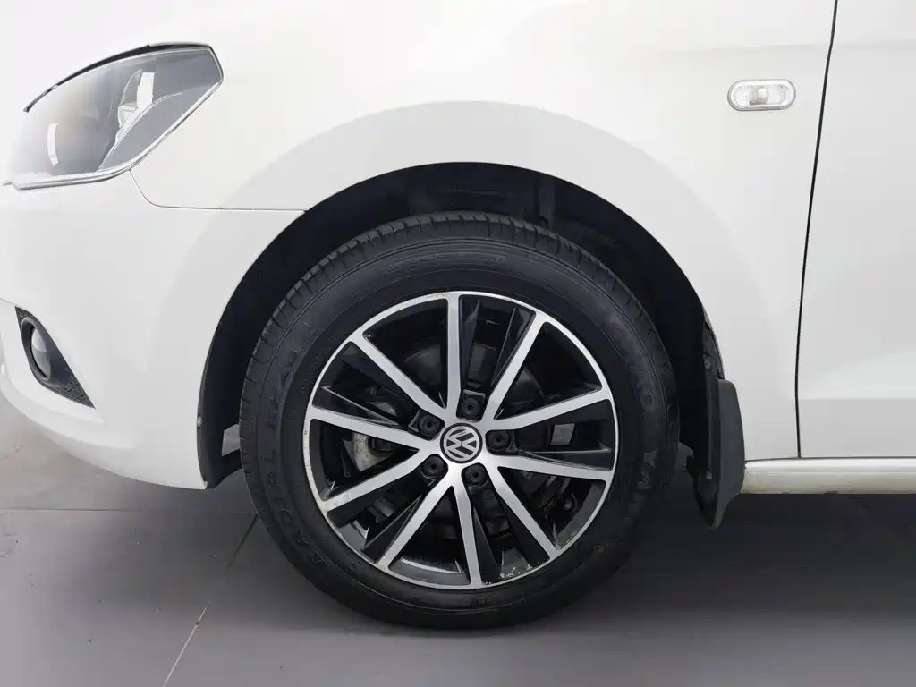 Photo 17 - Volkswagen Jetta