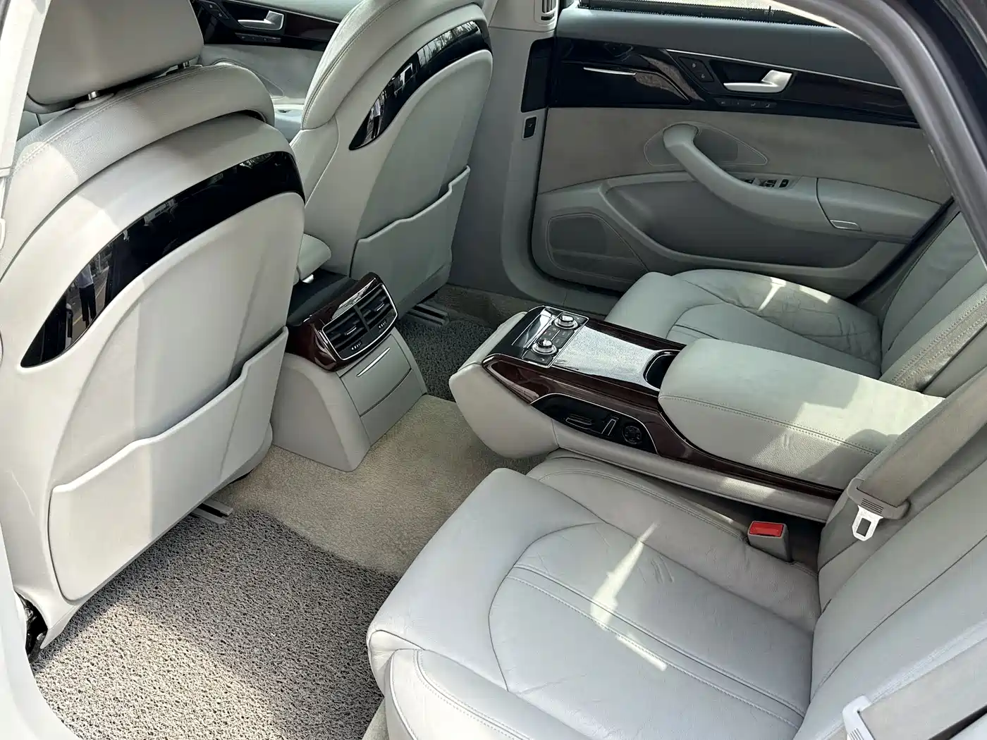 Фото 11 - Audi A8