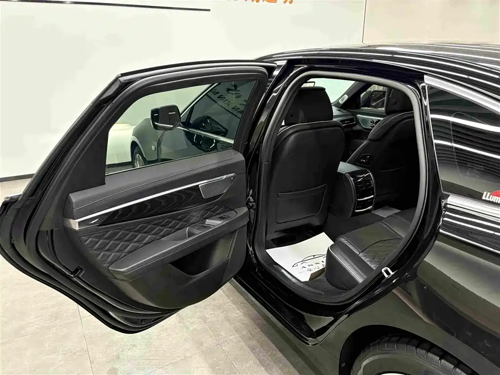Фото 14 - Cadillac CT6