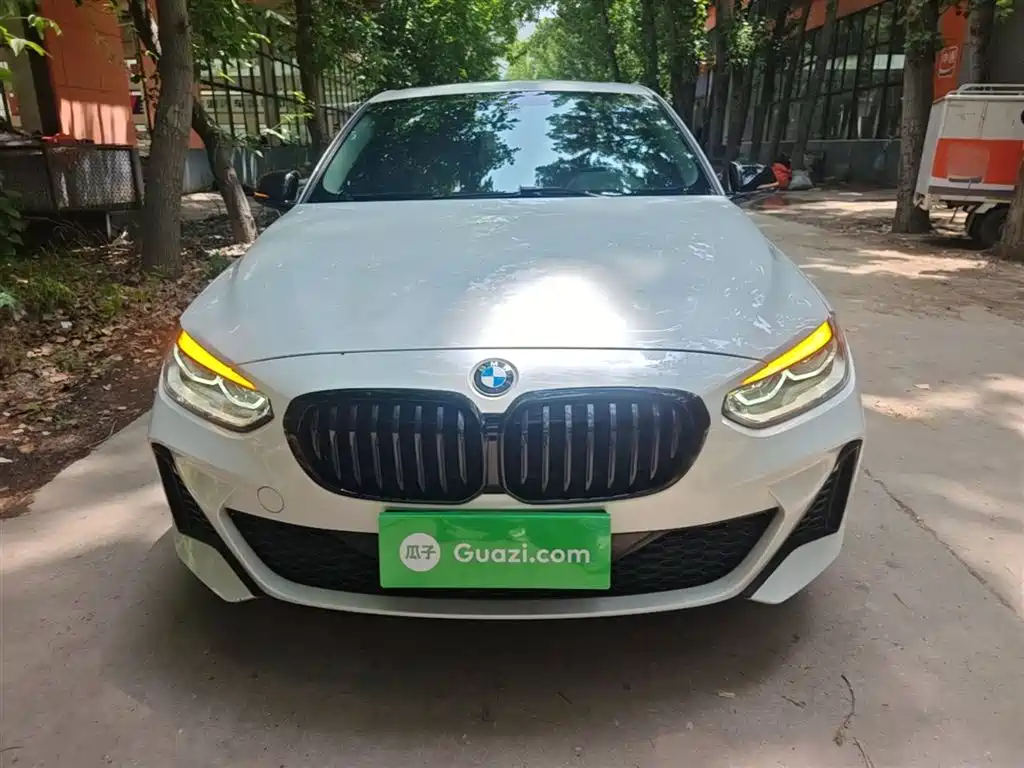 BMW 1 Series 2022 125i M Sport Shadow Edition фото 3