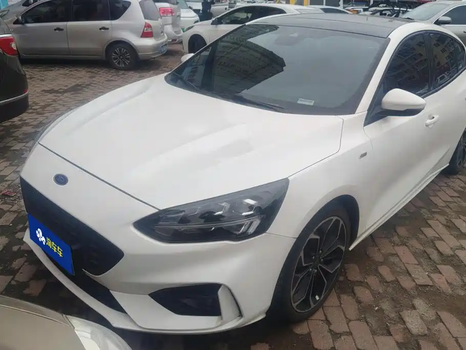 Photo 1 - Ford Focus