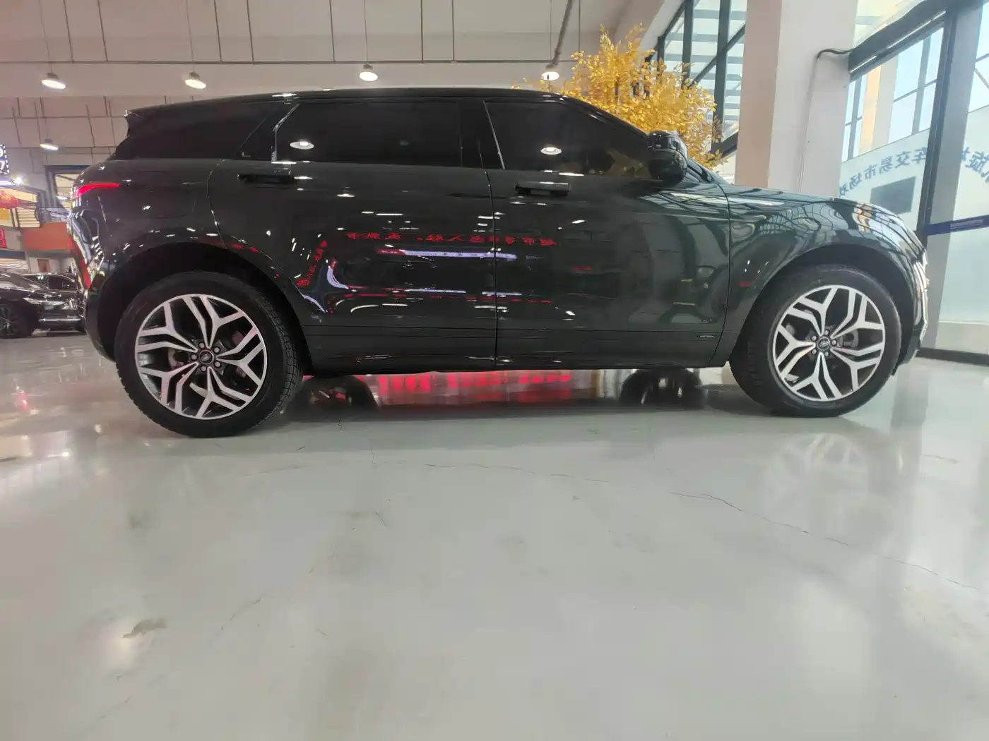 Land Rover Range Rover Evoque 2021 Range Rover Evoque L 249PS R-Dynamic First Edition Launch Edition фото 29