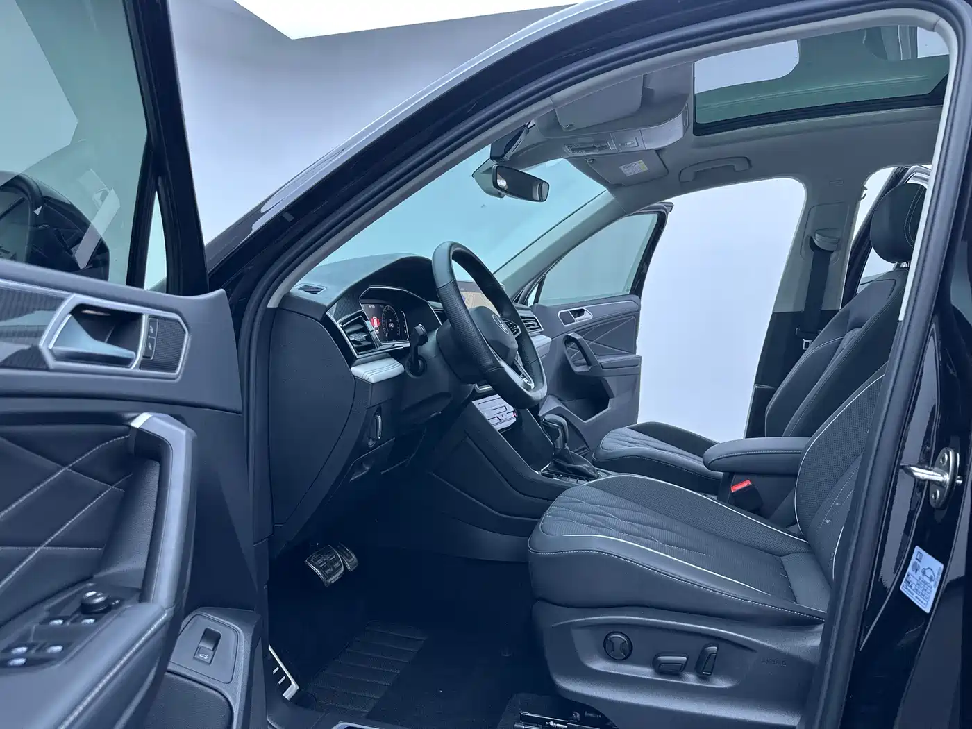 Volkswagen Tiguan L 2023 330TSI Auto 2WD R-Line Premium Edition фото 13