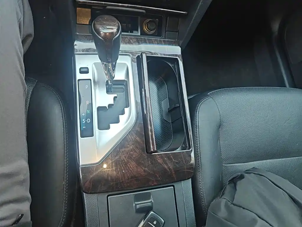 Toyota Camry 2015 2.5G Luxury Navigation Edition фото 14