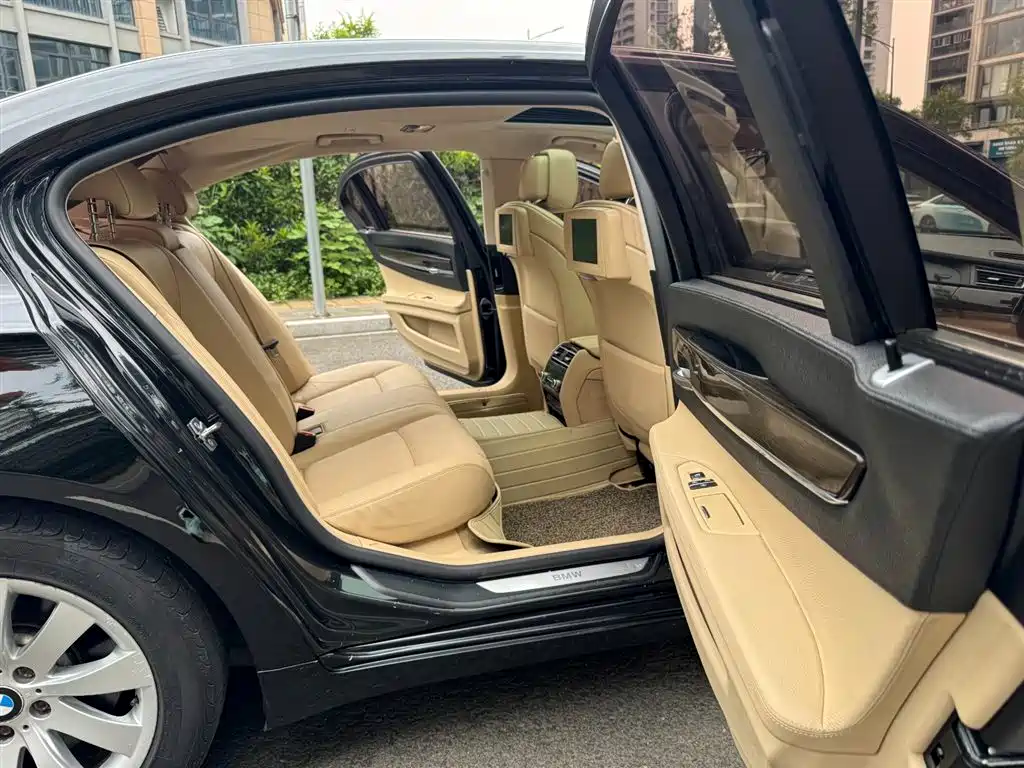 BMW 7 Series 2009 740Li Luxury фото 12