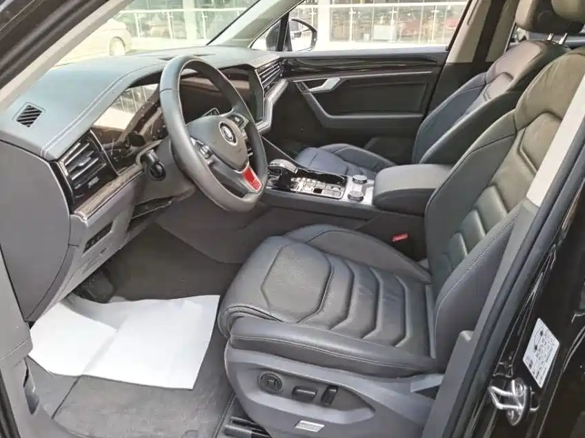 Фото 4 - Volkswagen Touareg