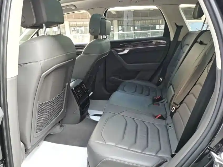 Фото 5 - Volkswagen Touareg