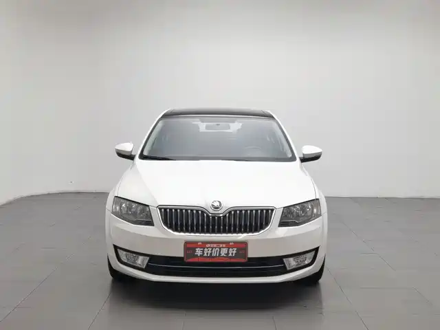Škoda Octavia 2016 1.6L Manual Smart Edition — фото 3