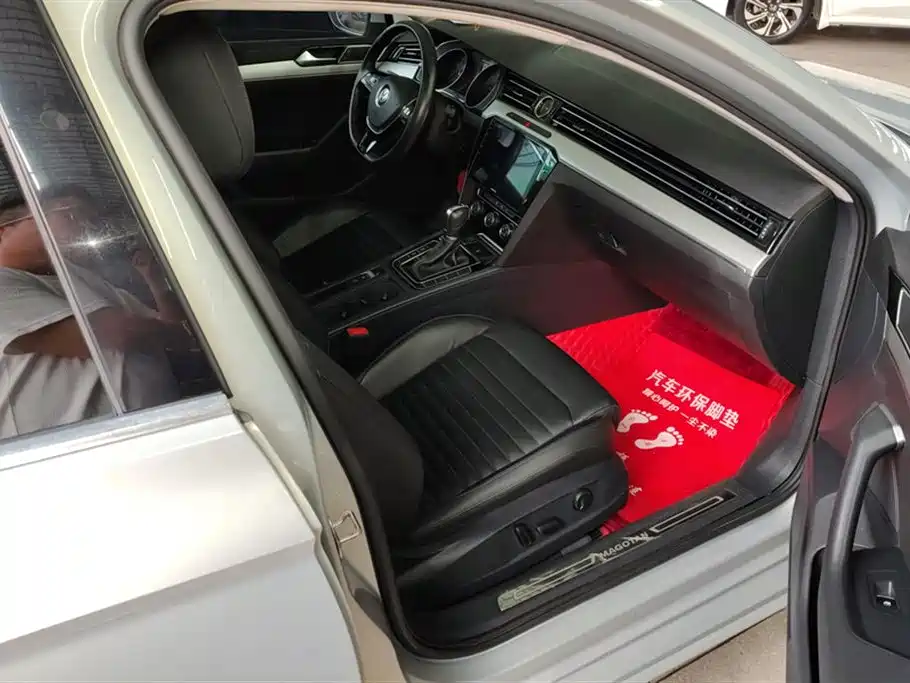 Volkswagen Magotan 2018 330TSI DSG Leading фото 8