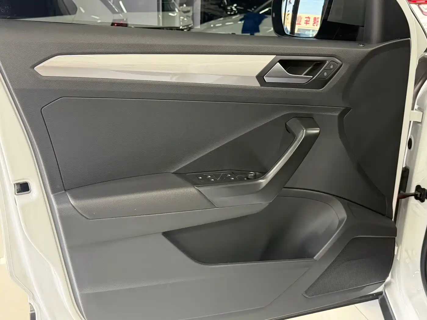 Volkswagen T-ROC 2022 280TSI DSG 2WD Elite PLUS фото 8