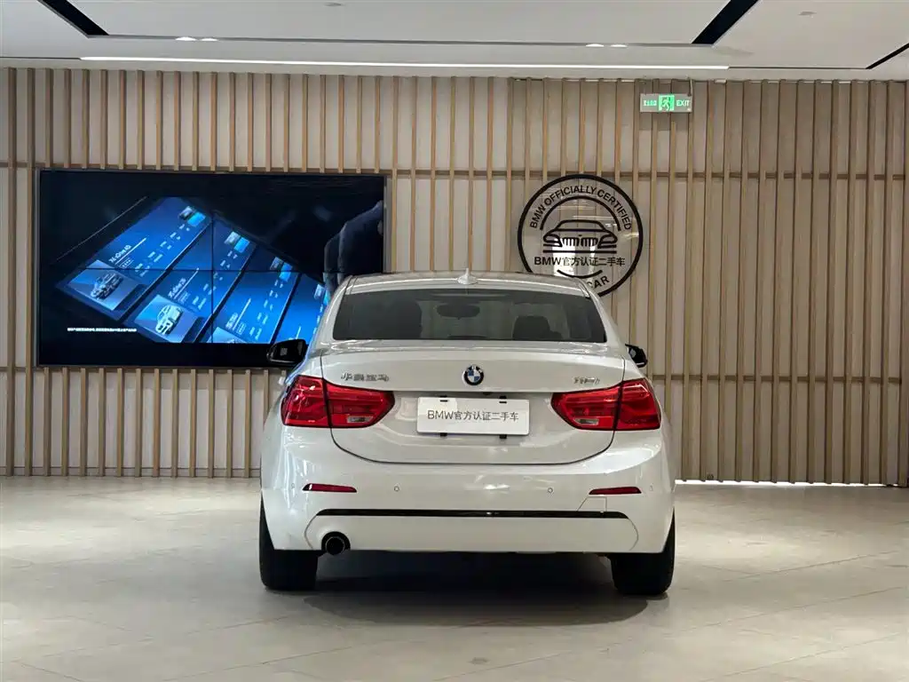 BMW 1 Series 2018 Facelift 118i Sport фото 6