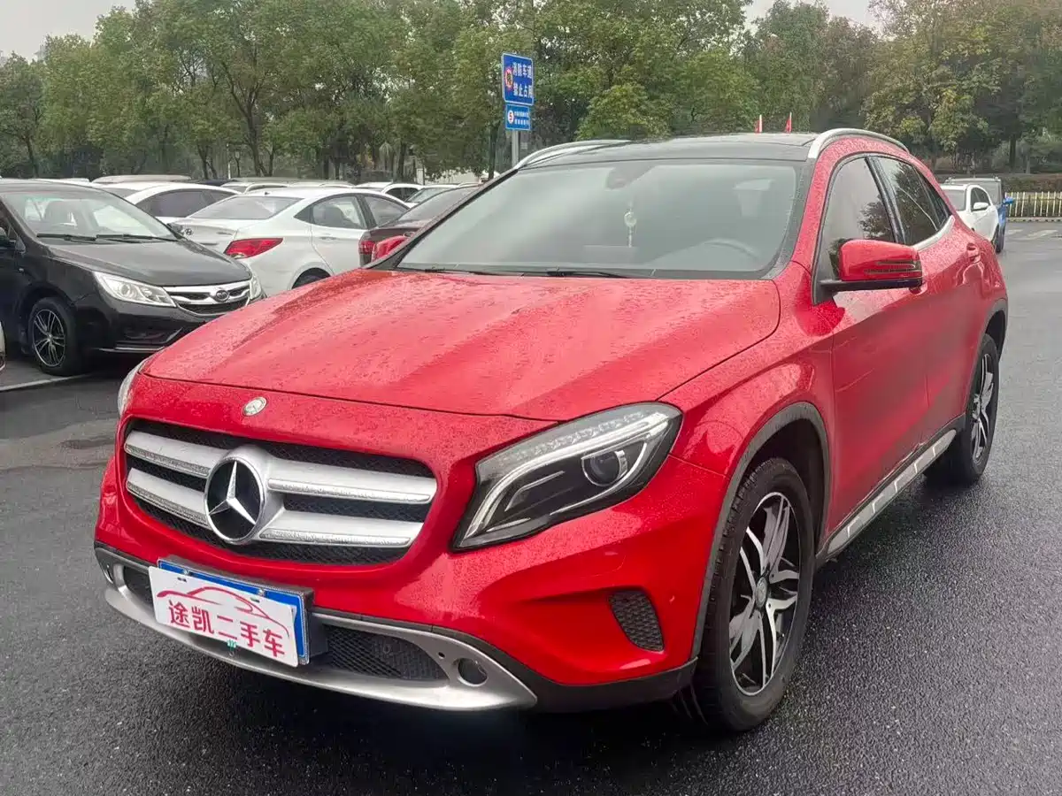 Mercedes-Benz GLA 2016 GLA 220 4MATIC Fashion