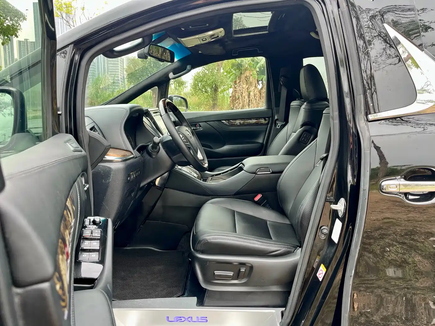 Toyota Alphard 2018 3.5L Luxury фото 5