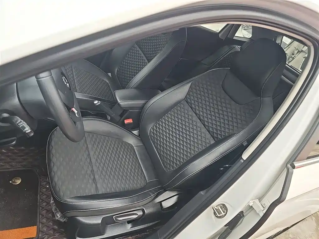 Škoda Kamiq 2020 Model 1.5L Automatic Comfort фото 7