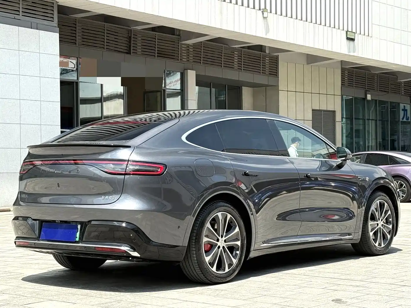 Фото 7 - Zhijie Luxeed R7