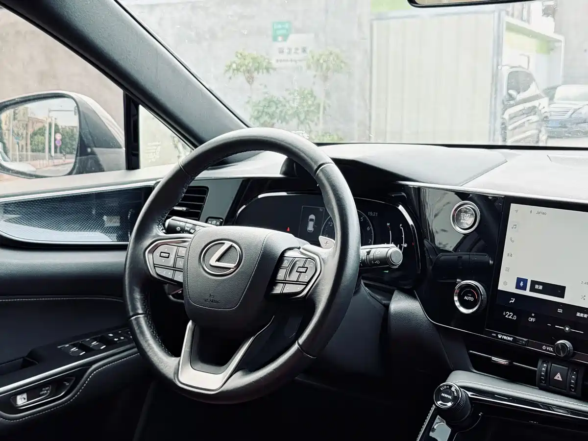 Lexus NX 2023 350h FWD Dynamic Edition фото 35