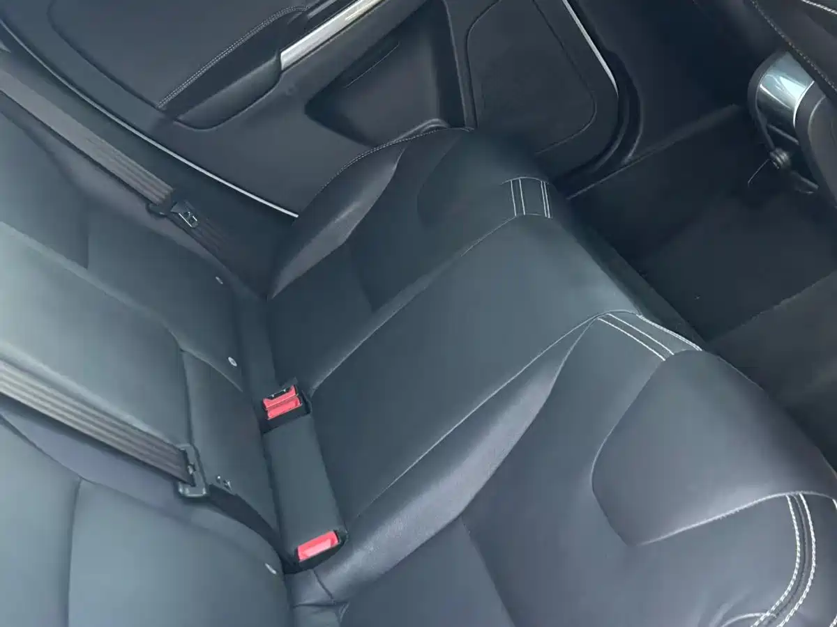 Фото 8 - Volvo XC60