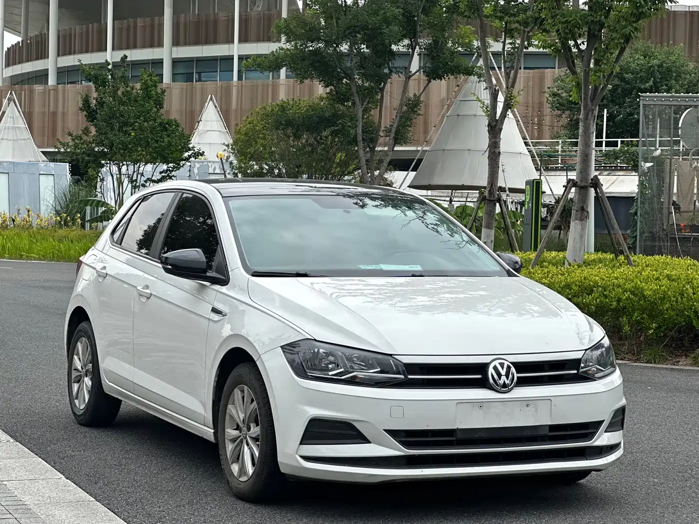 VOLKSWAGEN POLO
