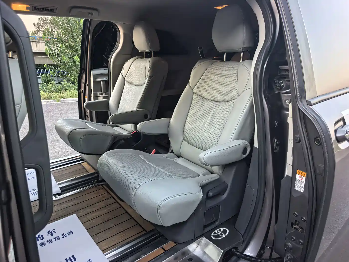 Фото 6 - Toyota Sienna
