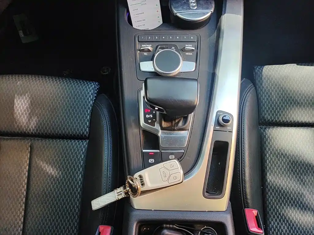 Фото 14 - Audi A4L