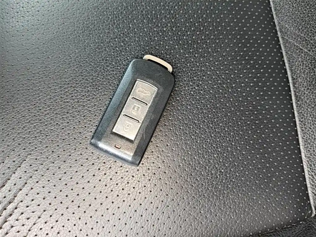 Mitsubishi Outlander (Import) 2014 2.4L 4WD Luxury Value Edition 5-seater фото 9