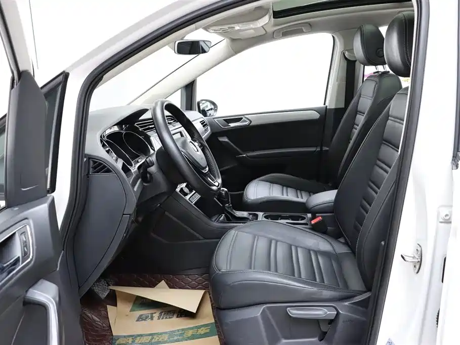 Volkswagen Touran 2018 Touran L 280TSI DSG Comfort 7-seater China V фото 14