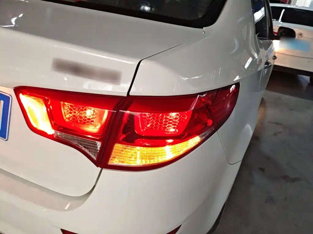 Kia K2 2017 2015 Sedan 1.4L AT GLS