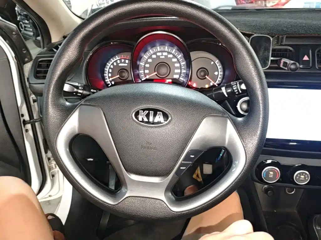 Kia K2 2017 2015 Sedan 1.4L AT GLS