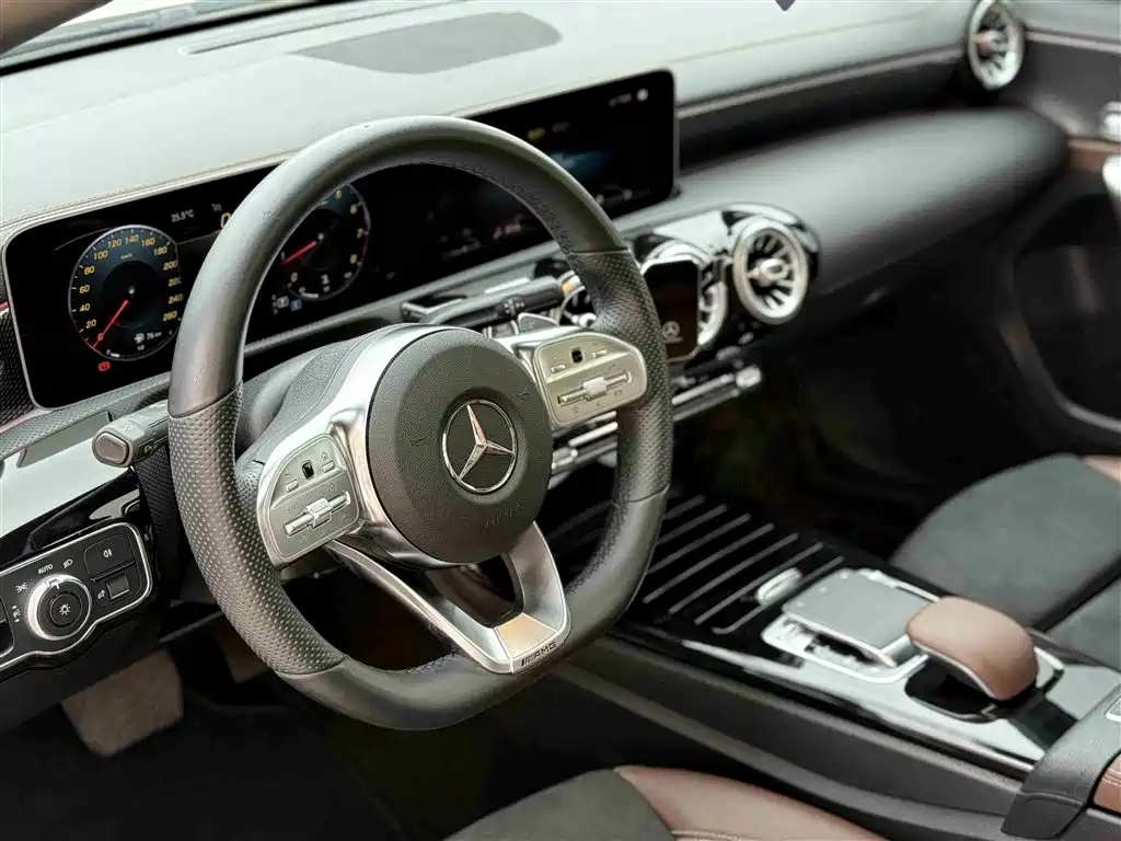 Mercedes-Benz A-Class 2020 A 200 L Sport Sedan фото 36