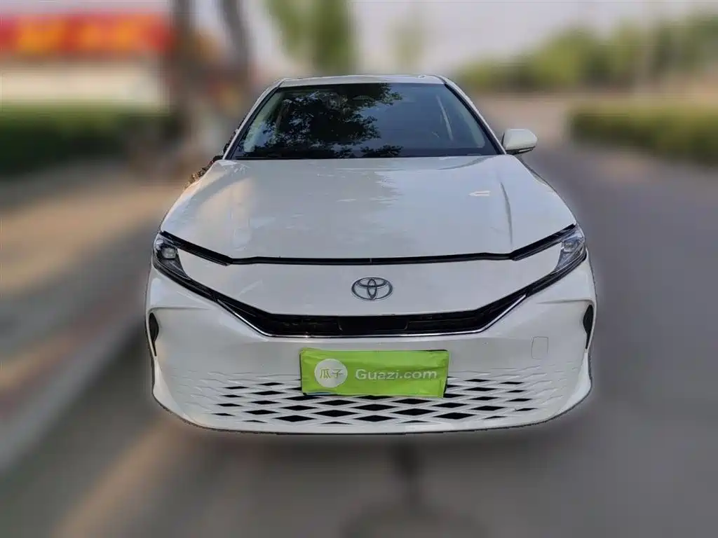 Toyota Camry 2024 Hybrid 2.0HE Elite Edition фото 25
