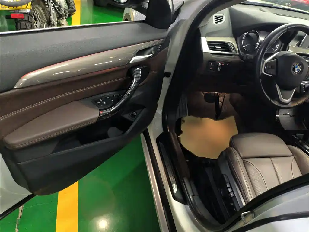 BMW X1 2019 sDrive18Li Premium Model фото 9