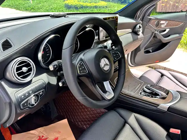 Mercedes-Benz GLC 2017 GLC 300 4MATIC Dynamic — фото 5