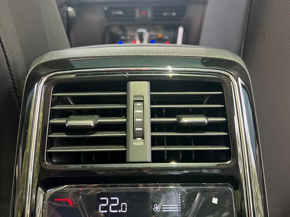 Volkswagen Passat 2023 330TSI Starlight Elite Edition фото 9