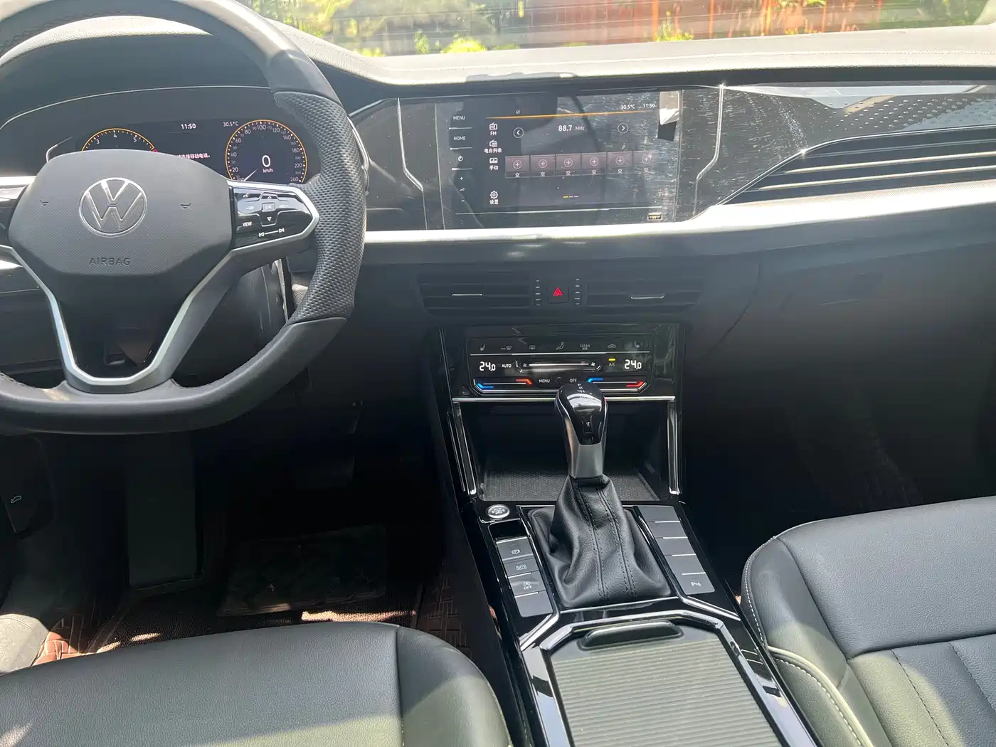 Volkswagen Passat 2023 330TSI Starlight Elite Edition фото 5