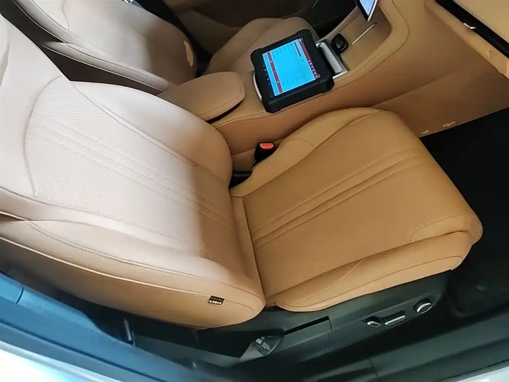Geely Galaxy Galaxy L7 2025 EM-i 115km Explorer+ Edition фото 25