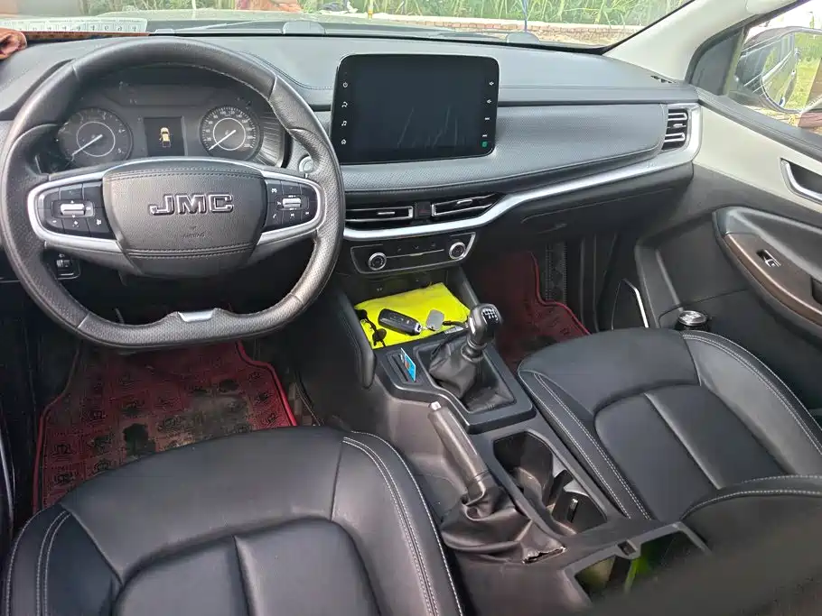 Jiangling Yuhu 7 2022 2022 2.0T Manual Diesel 2WD Comfort Standard Wheelbase