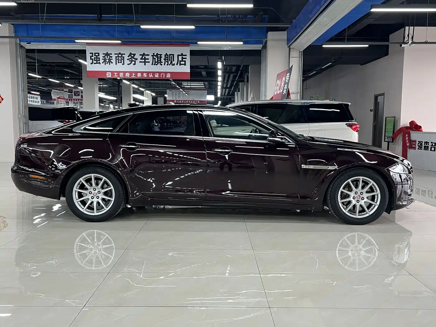 JAGUAR XJ