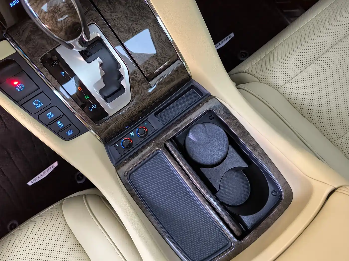 Toyota Vellfire 2021 Crown Hybrid 2.5L HV Supreme Edition фото 10