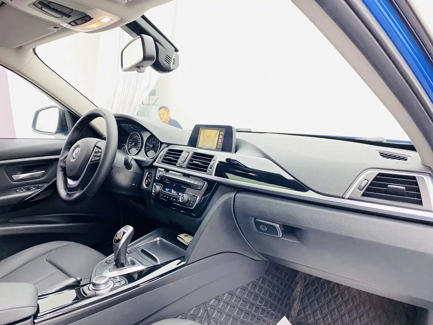 BMW 3 Series 2017 320Li M Sport фото 14