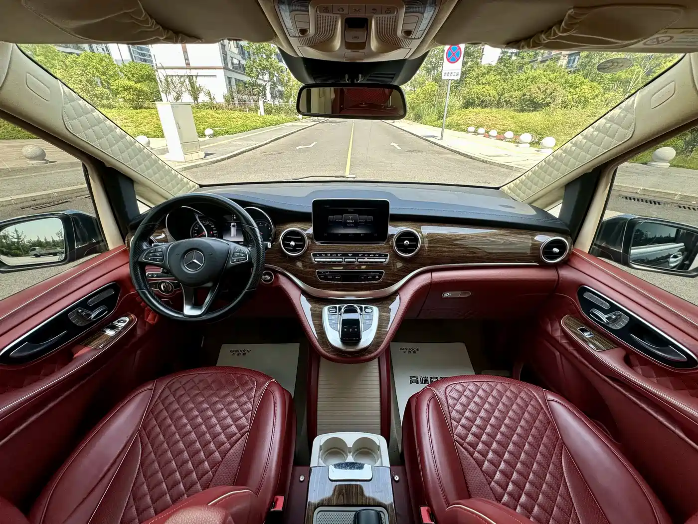 Mercedes-Benz V-Class 2017 Model V 260 L Premium Extended Edition фото 13