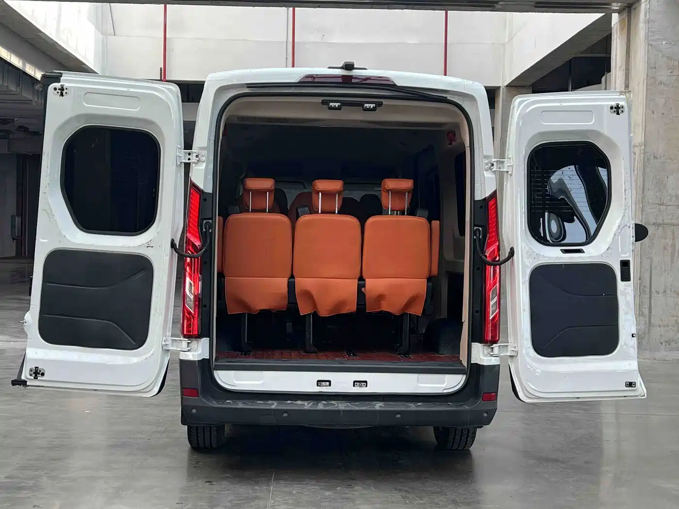 SAIC Maxus Xintu V90 2023 2022 2.0T Auto Zhida Operation RWD Long Wheelbase High Roof Single Rear Tire 9-Seater