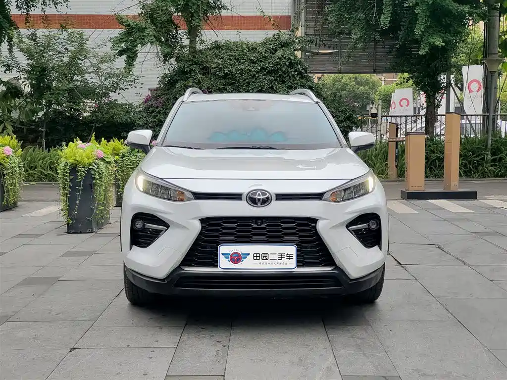 Toyota Wildlander 2021 2.0L CVT 2WD Luxury Edition фото 2